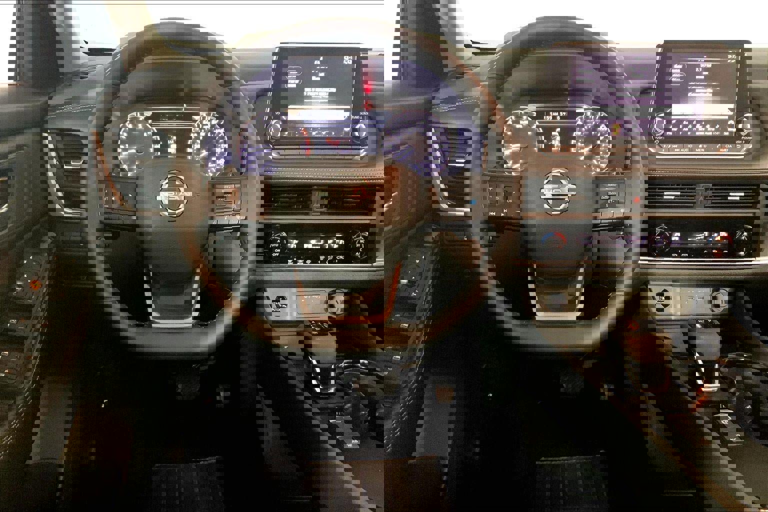 Used 2025 Nissan Rogue SV image 5