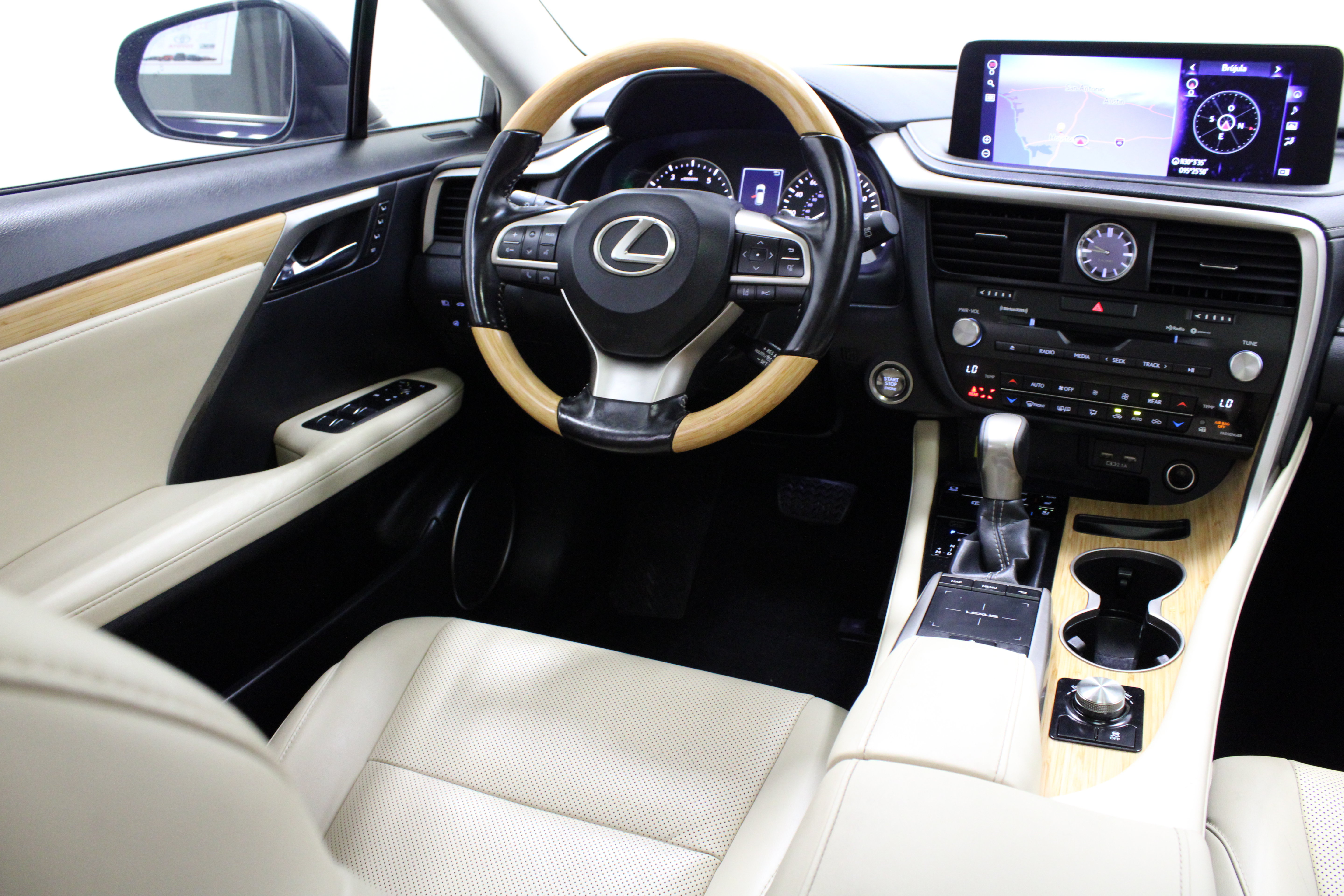 Used 2022 Lexus RX 350L FWD w/ Premium Package image 34