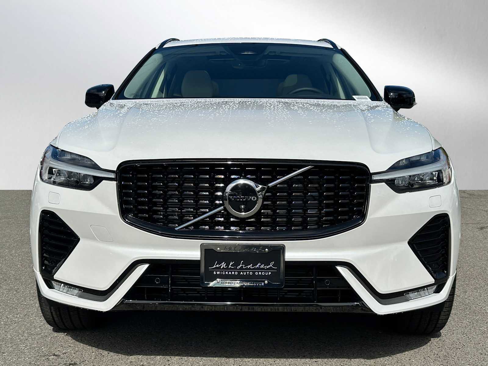 New 2025 Volvo XC60 B5 Ultra w/ Protection Package Premier image 2