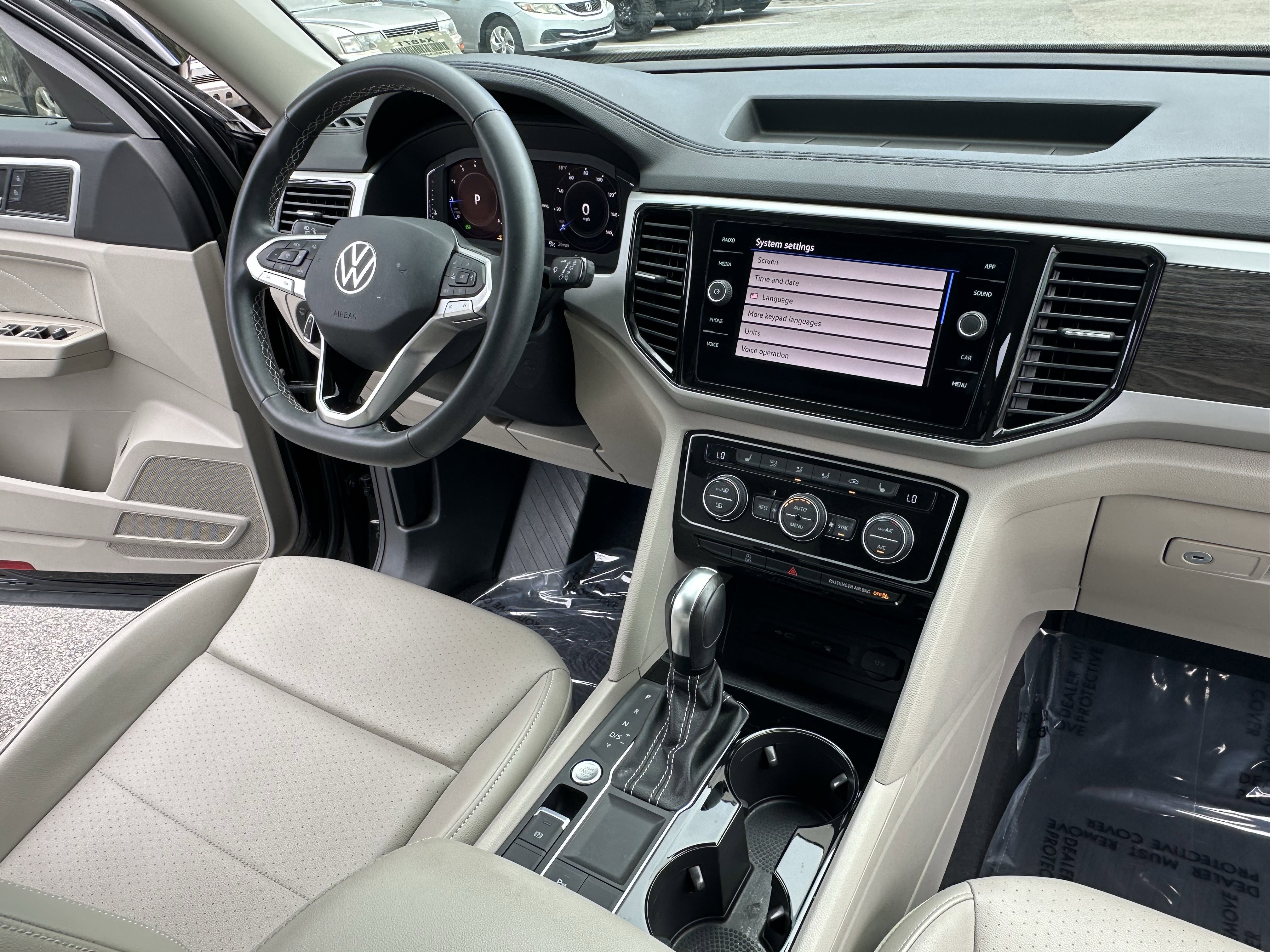 Used 2022 Volkswagen Atlas SE w/ Black Wheel Package image 17