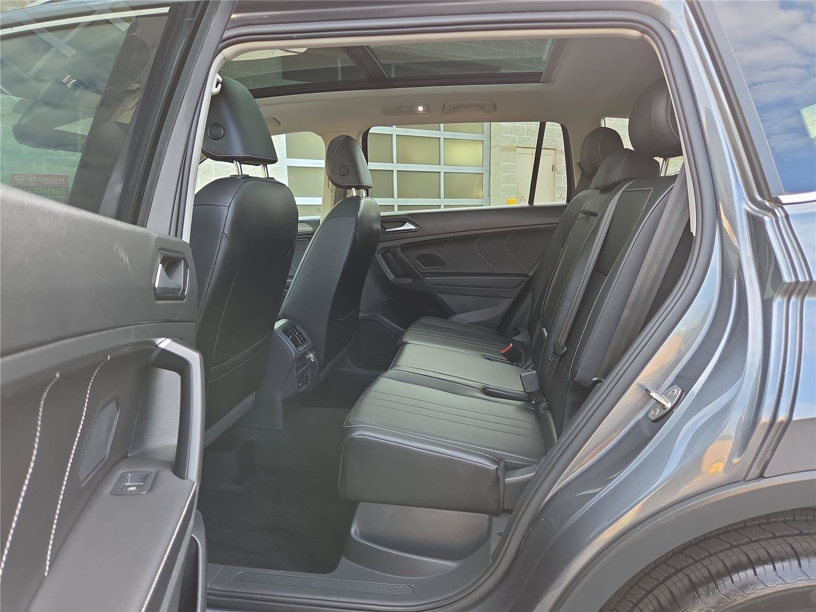 Certified 2022 Volkswagen Tiguan SE w/ Panoramic Sunroof Package AWD/4WD image 23