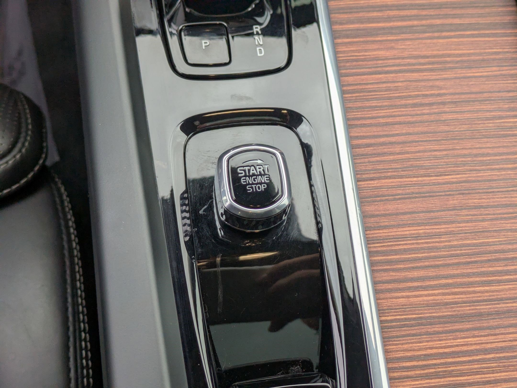 Certified 2023 Volvo XC60 B6 Ultimate w/ Protection Package Premier image 19