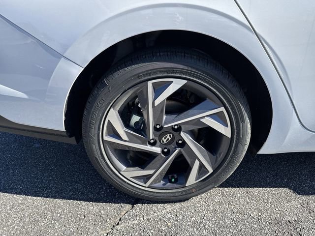 Certified 2025 Hyundai Elantra SEL image 17