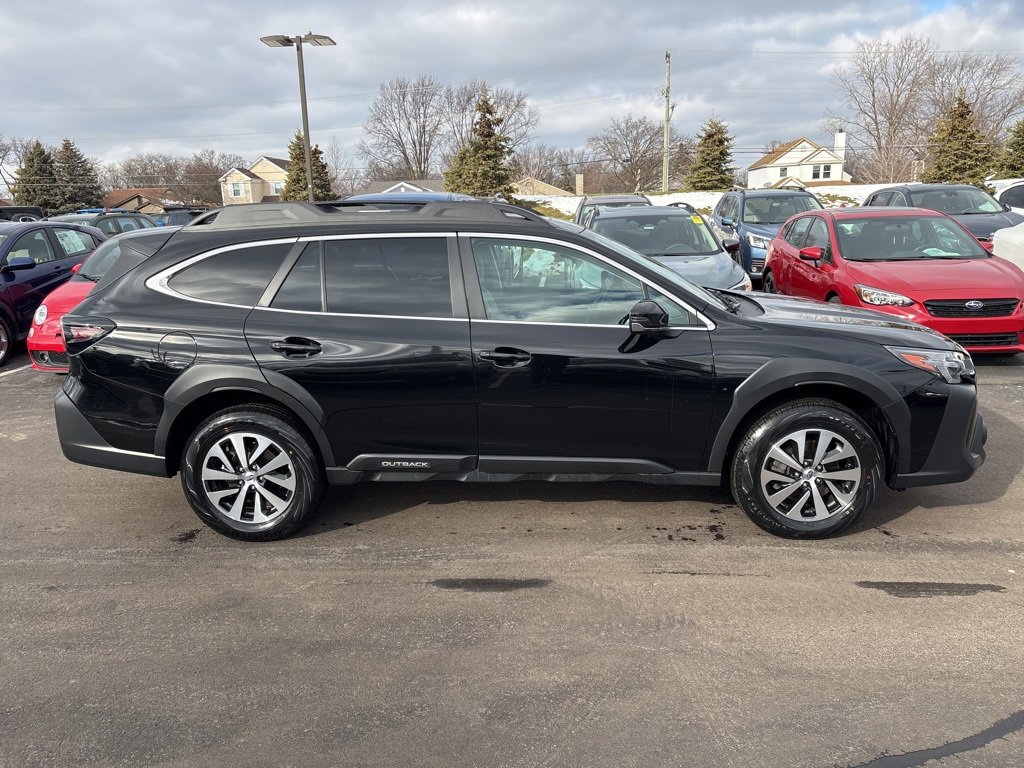 Used 2024 Subaru Outback Premium image 2