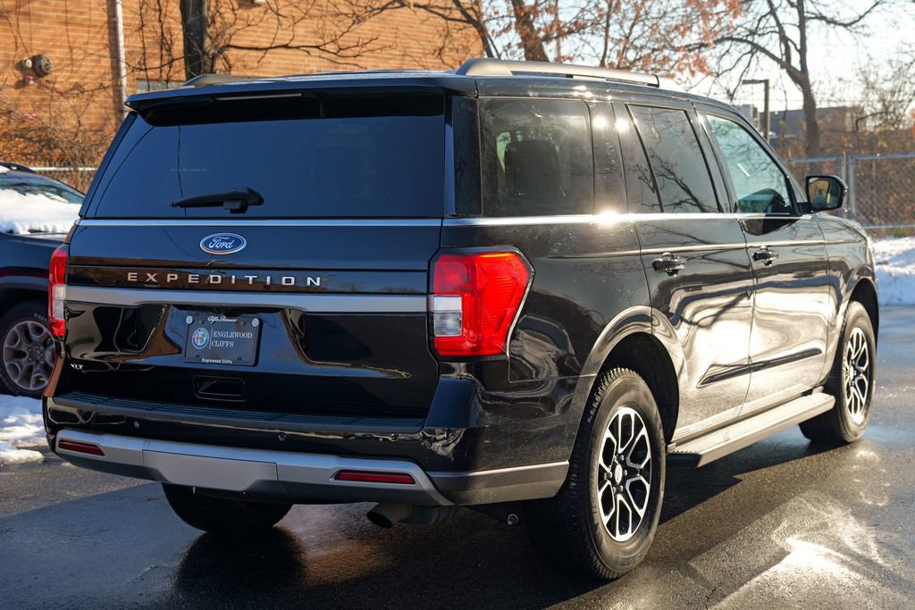 Used 2024 Ford Expedition XLT image 7