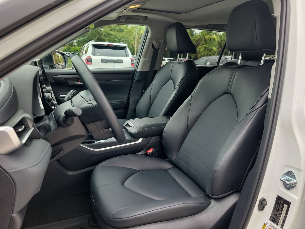 Used 2026 Toyota Highlander XLE AWD/4WD image 18