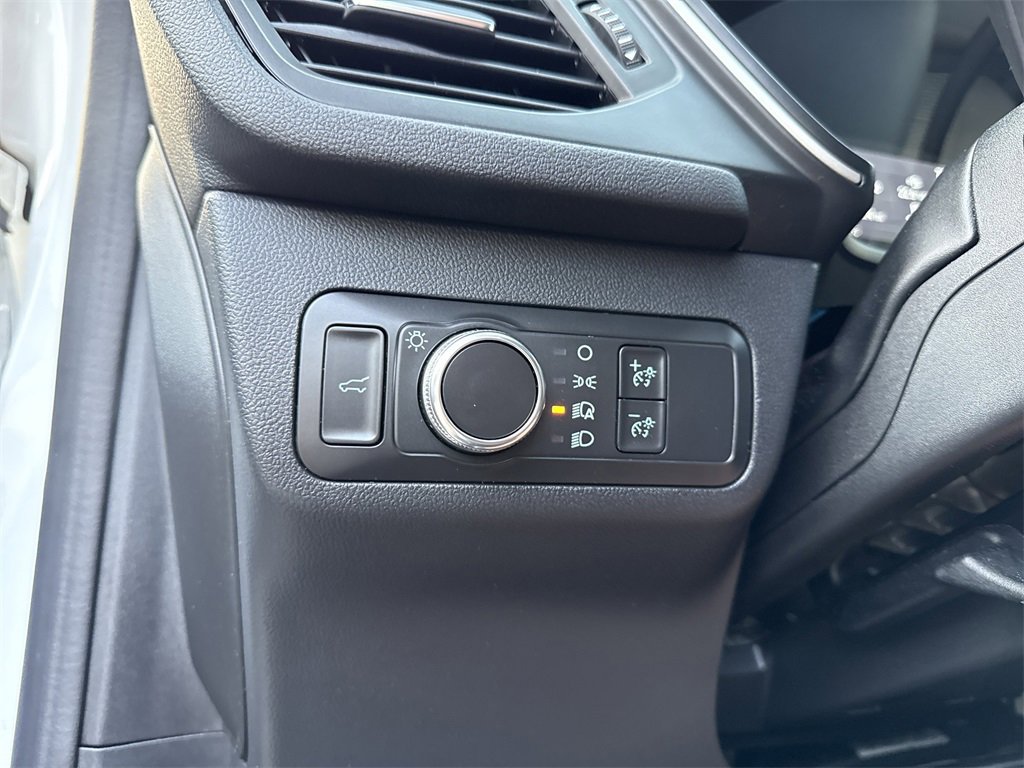 Used 2022 Ford Escape SE w/ SE Sport Appearance Package image 25