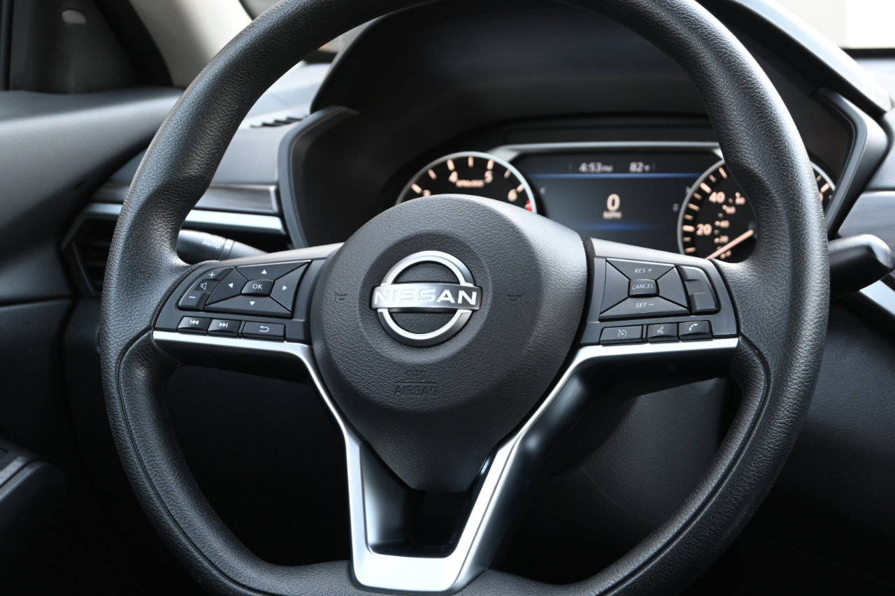 Used 2024 Nissan Altima 2.5 SV image 3