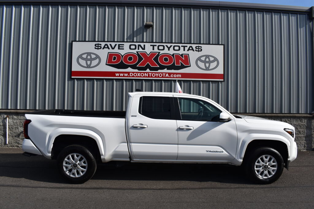 Certified 2025 Toyota Tacoma SR5 AWD/4WD image 8
