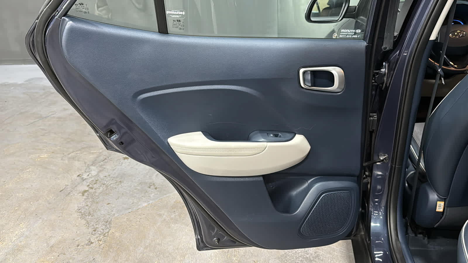 Used 2023 Hyundai Venue Limited w/ Cargo Package FWD image 20