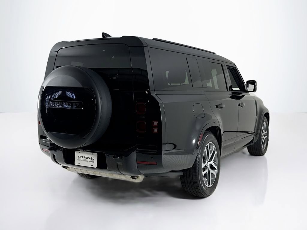 Used 2025 Land Rover Defender 130 X-Dynamic SE image 5