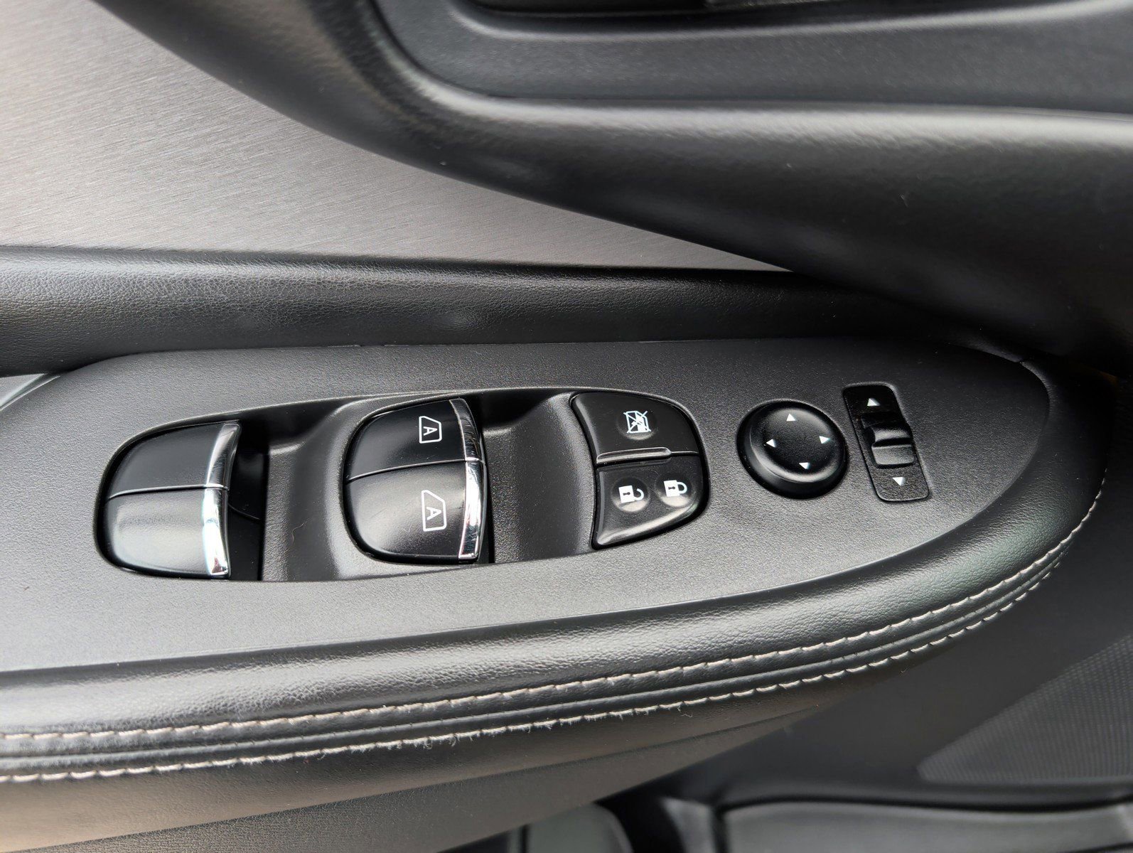 Used 2019 Nissan Murano SL w/ Cargo Package image 16
