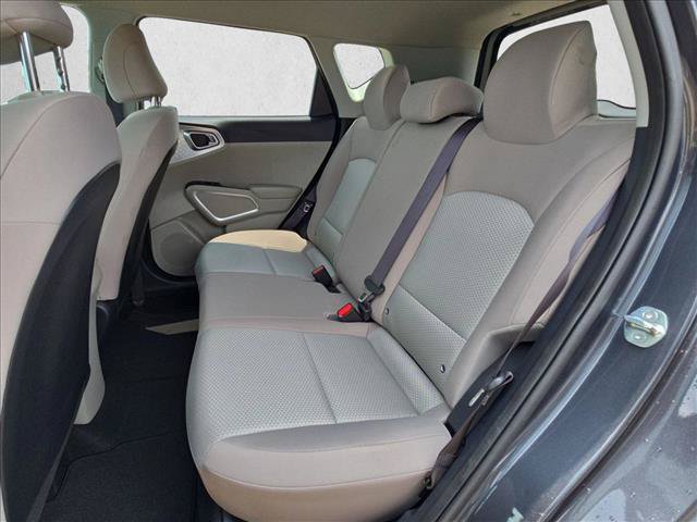 Used 2025 Kia Soul LX w/ LX Technology Package FWD image 17