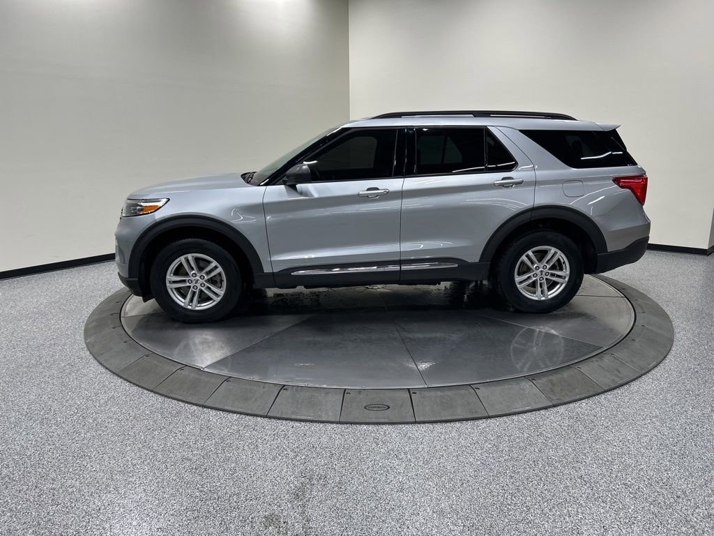 Used 2023 Ford Explorer XLT w/ Equipment Group 202A image 8