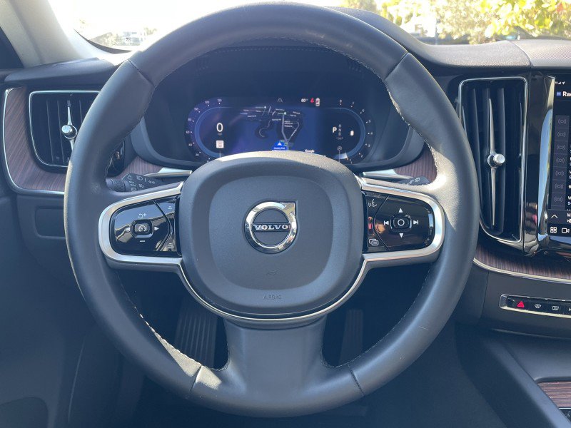 Used 2023 Volvo XC60 B5 Plus w/ Protection Package Premier AWD/4WD image 16