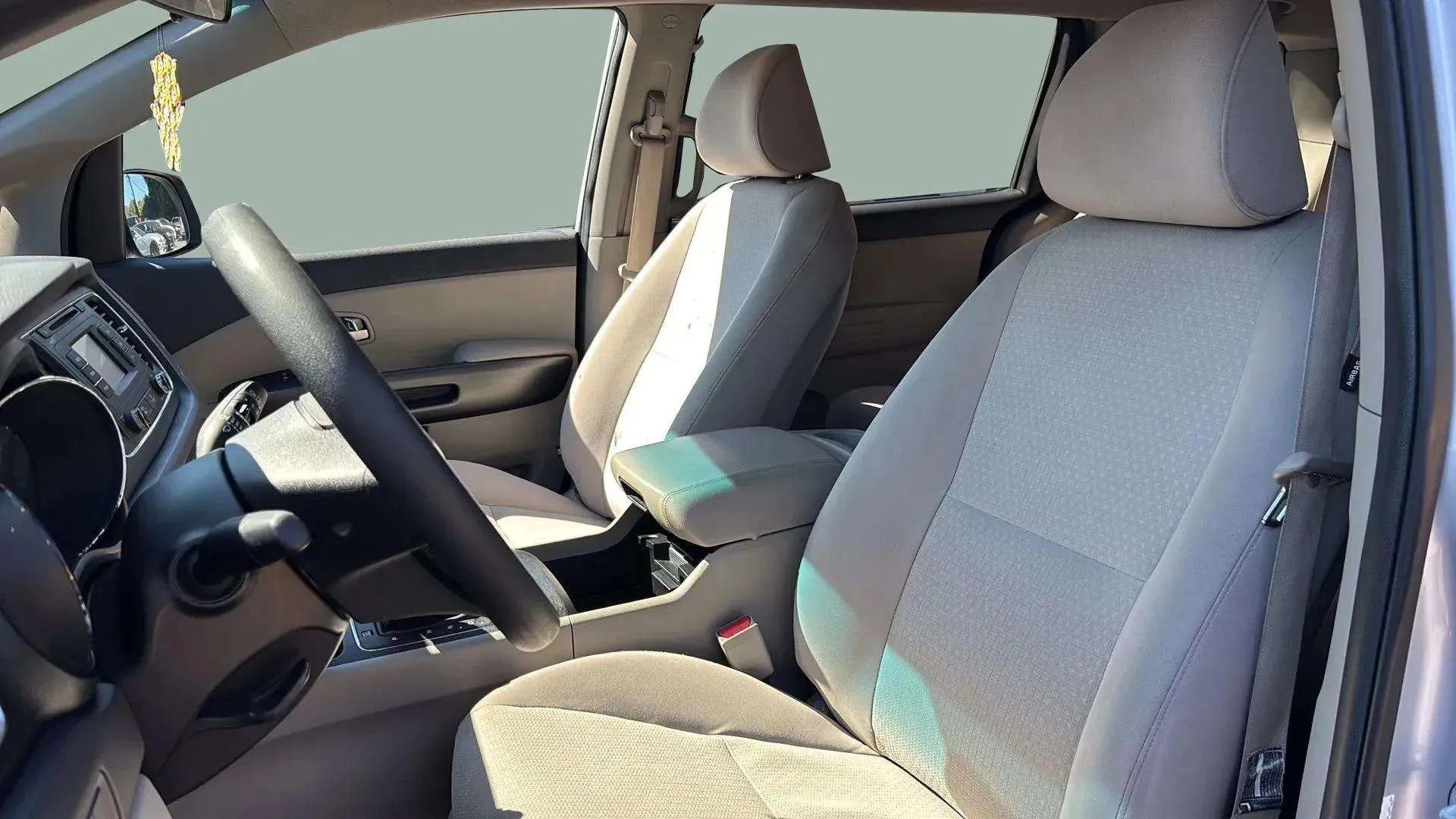 Used 2017 Kia Sedona LX image 12