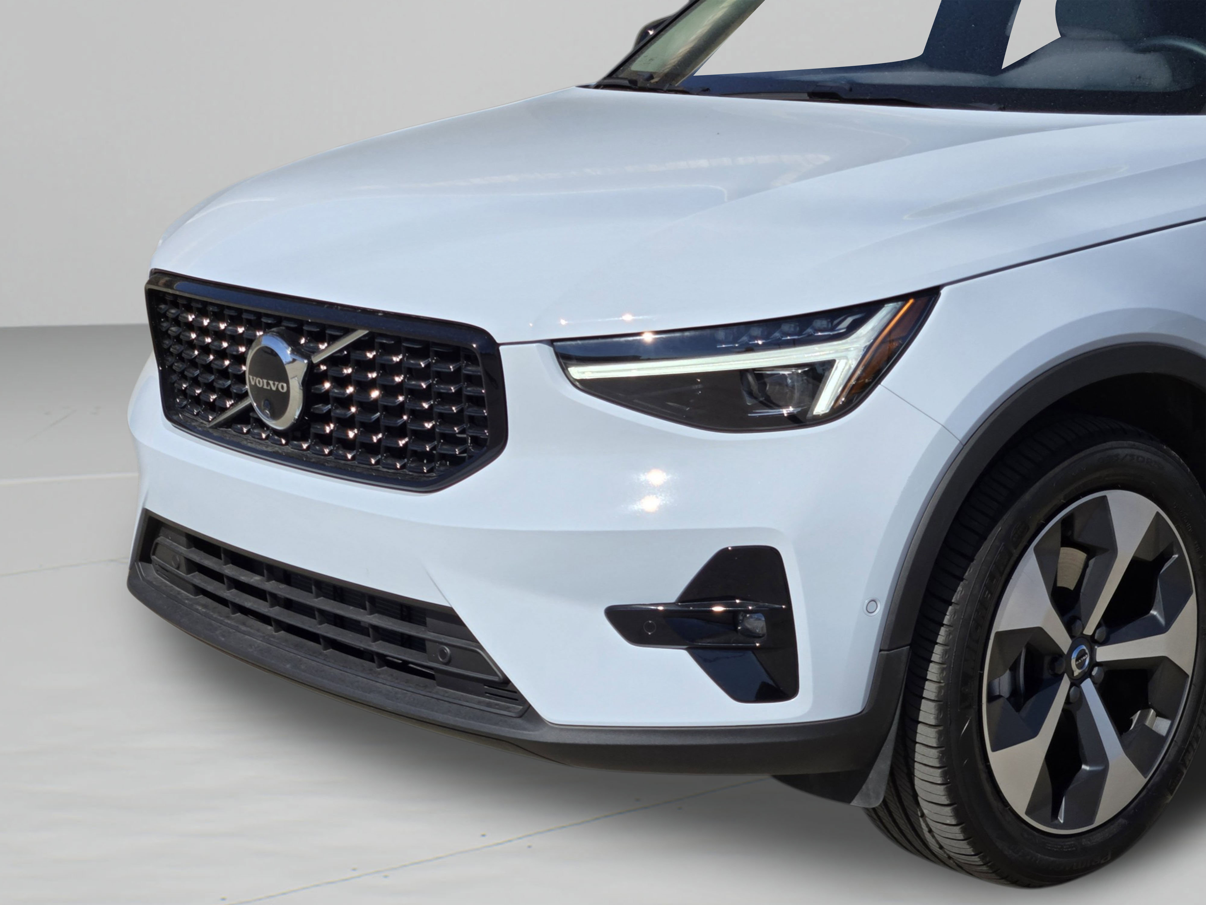 Used 2026 Volvo XC40 B5 Plus w/ Protection Package Premier image 35