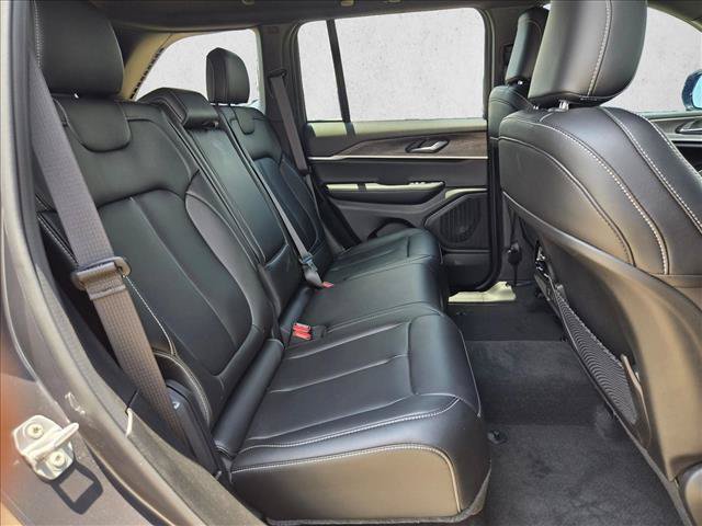 Used 2025 Jeep Grand Cherokee Limited RWD image 20