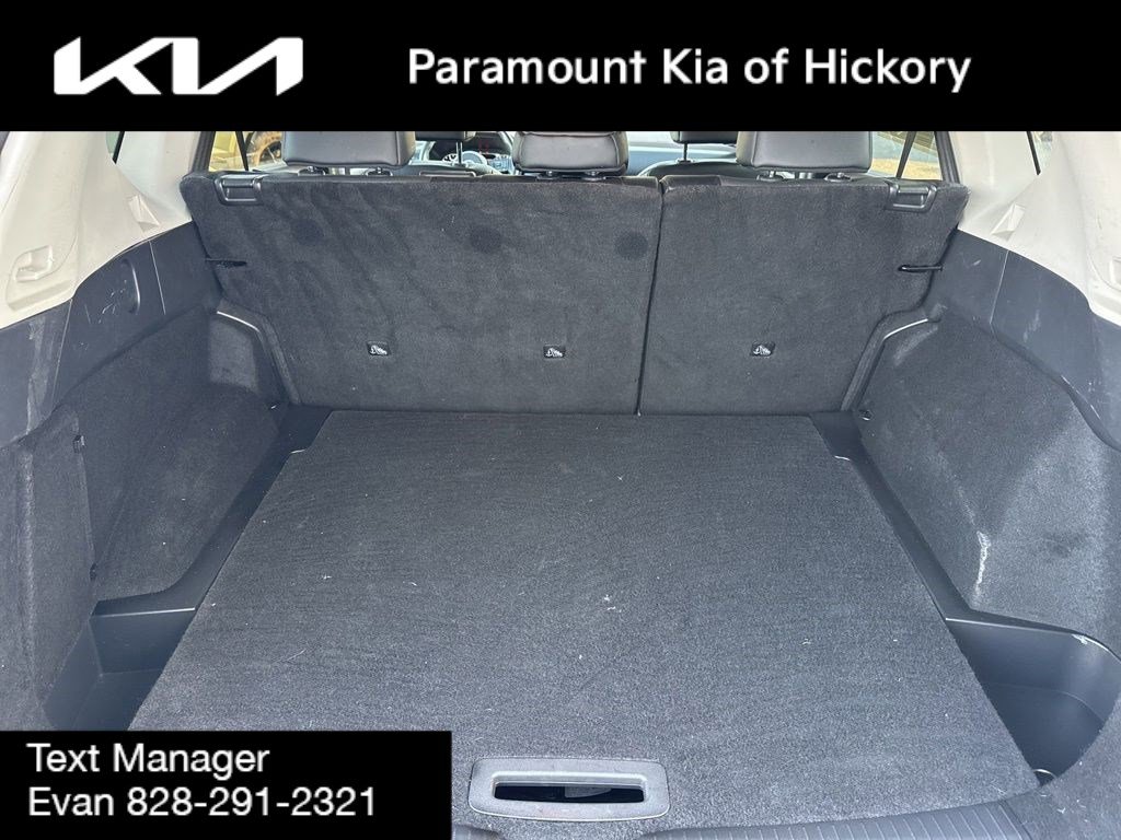 Used 2023 Nissan Rogue SV w/ SV Premium B Package image 11