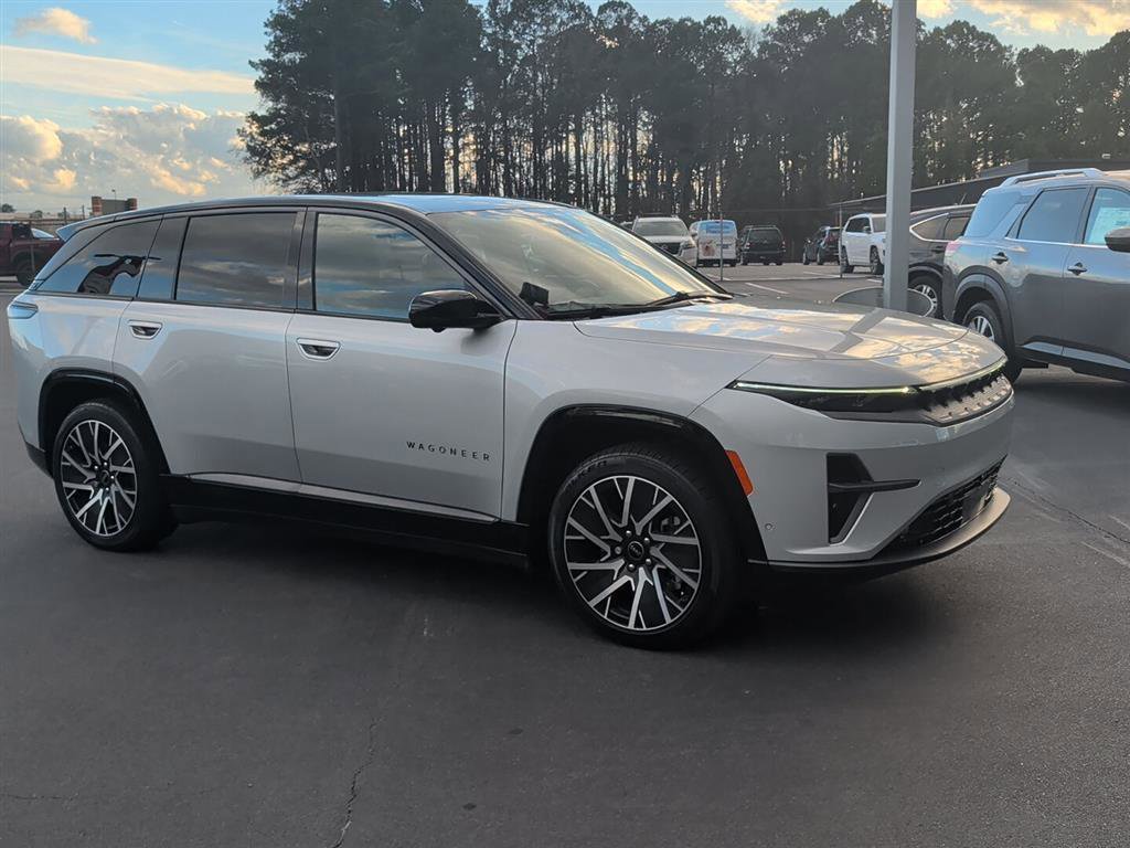 Used 2025 Jeep Wagoneer S Limited AWD/4WD image 2