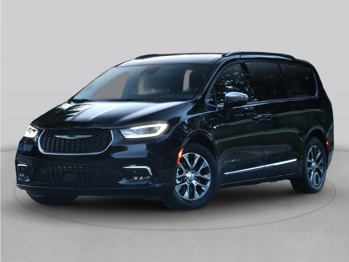 Used 2025 Chrysler Pacifica Pinnacle
