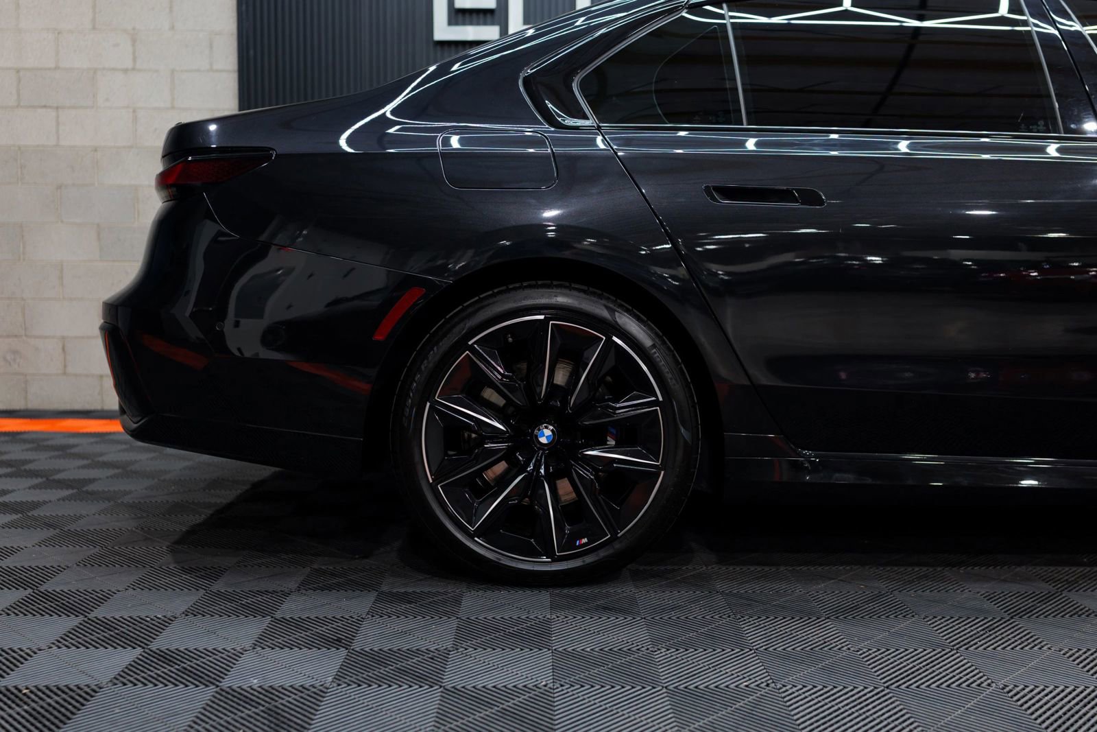 Used 2023 BMW 740i w/ Parking Assistance Package image 13