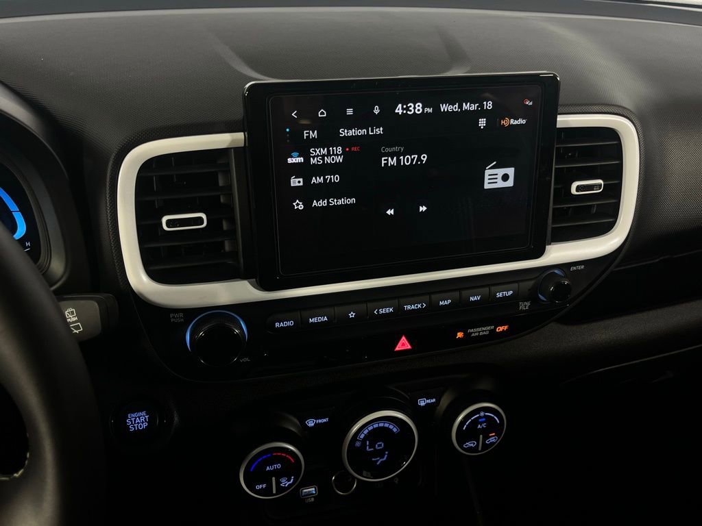 Used 2025 Hyundai Venue Limited image 18