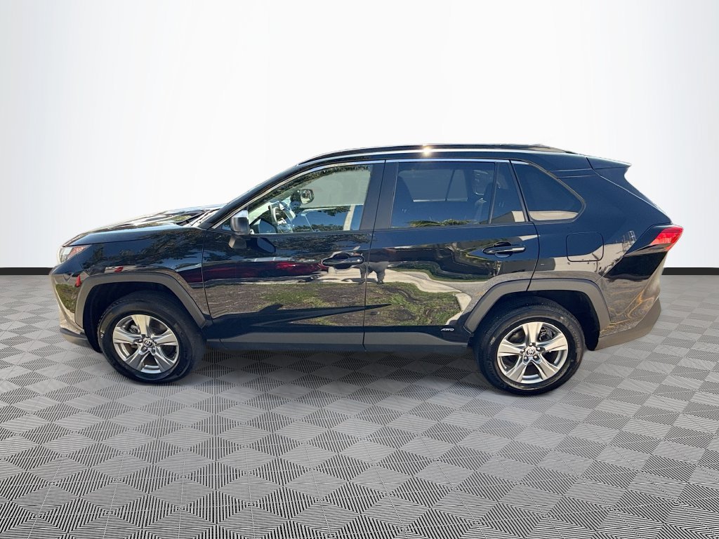 Used 2025 Toyota RAV4 LE AWD/4WD image 5