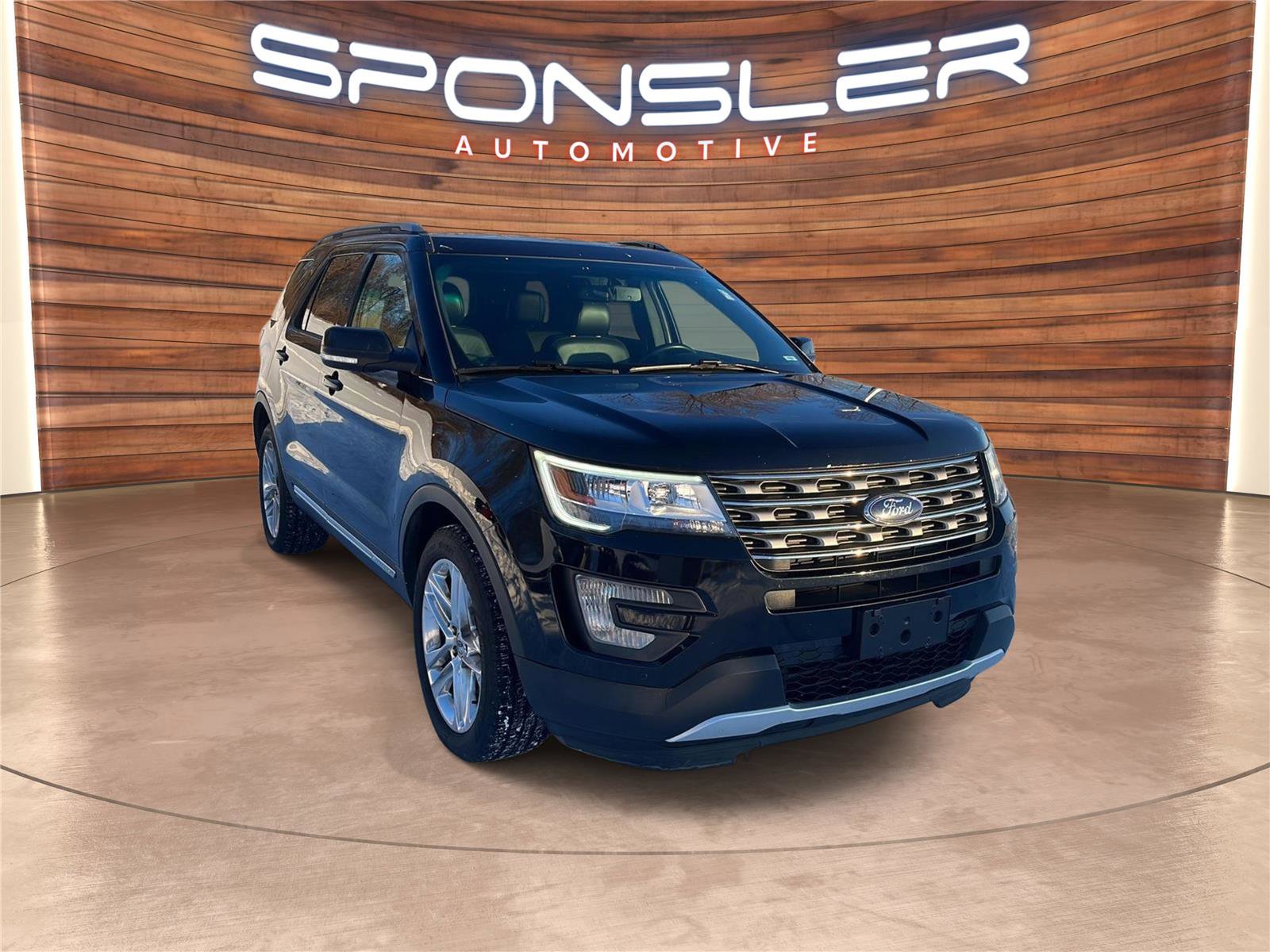 Used 2016 Ford Explorer XLT w/ Equipment Group 202A image 9