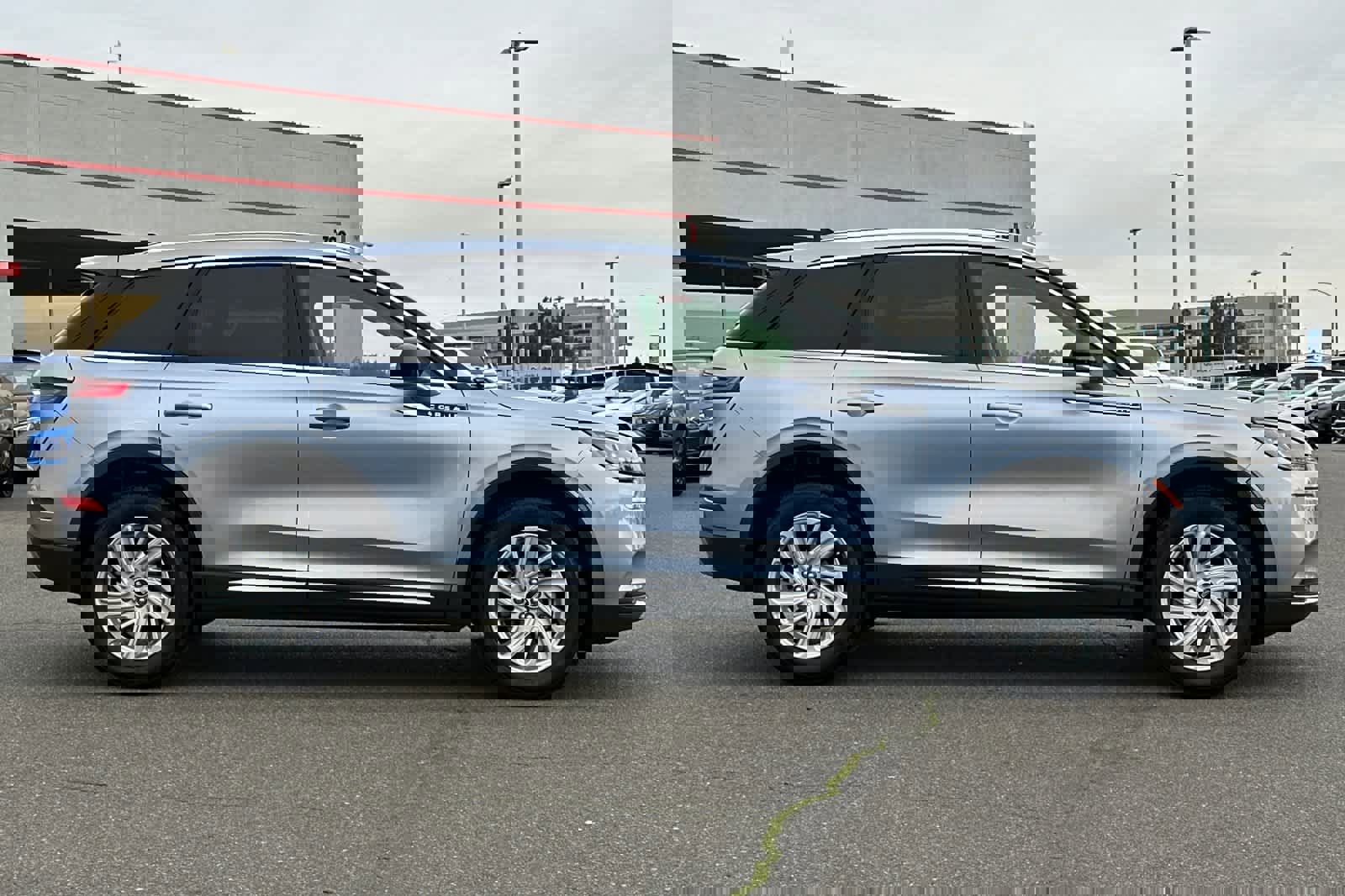 Used 2022 Lincoln Corsair FWD w/ Rear Removable Package Tray image 6