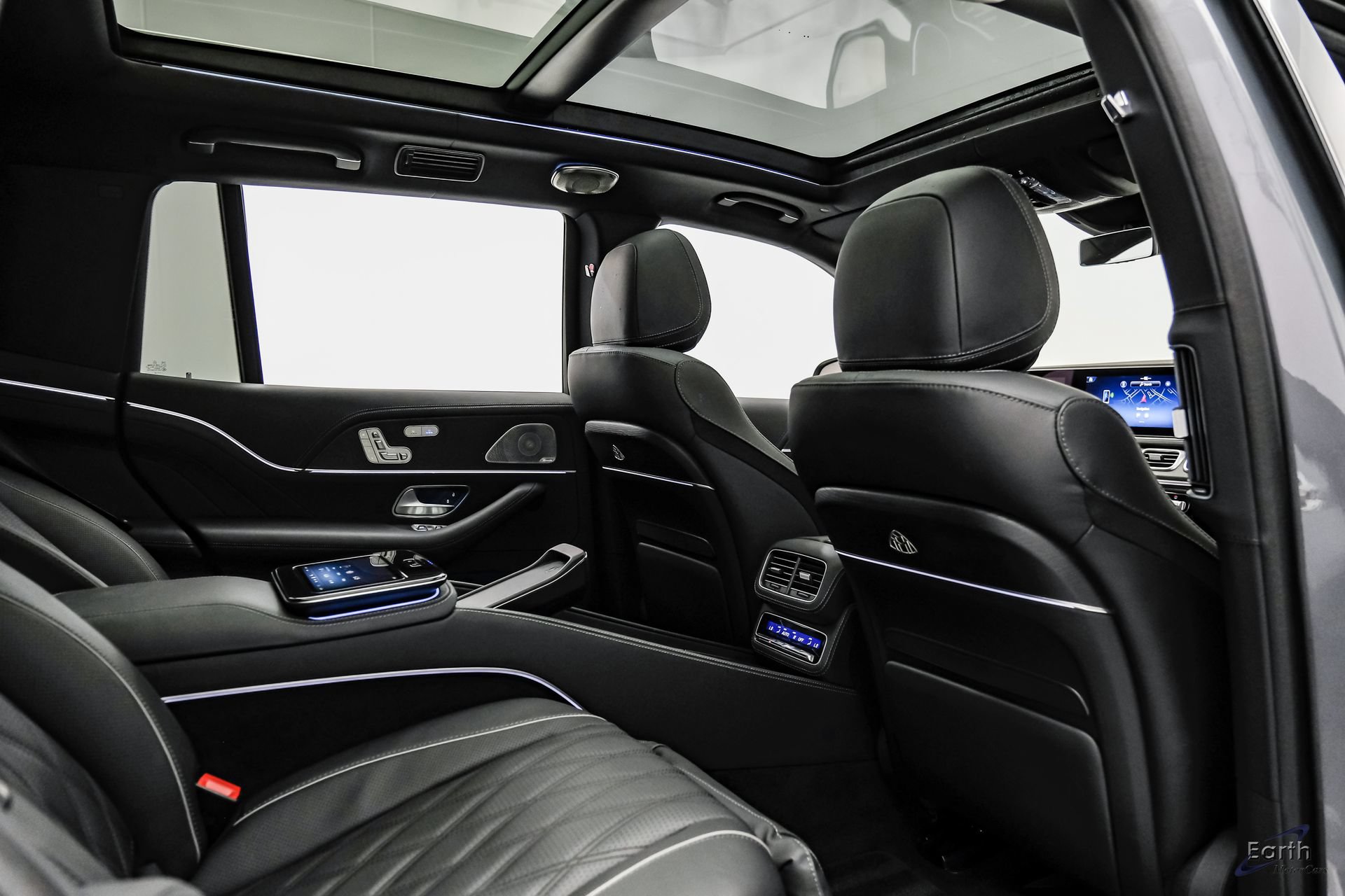 Used 2024 Mercedes-Benz Maybach GLS 600 4MATIC image 89