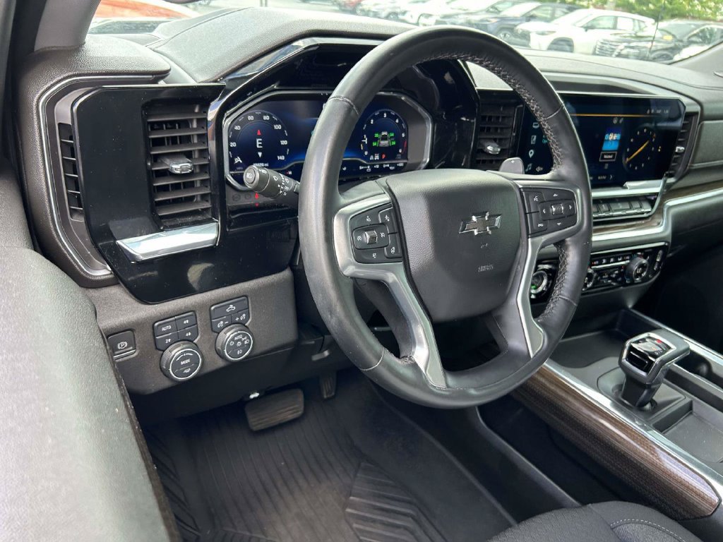 Used 2023 Chevrolet Silverado 1500 RST AWD/4WD image 3