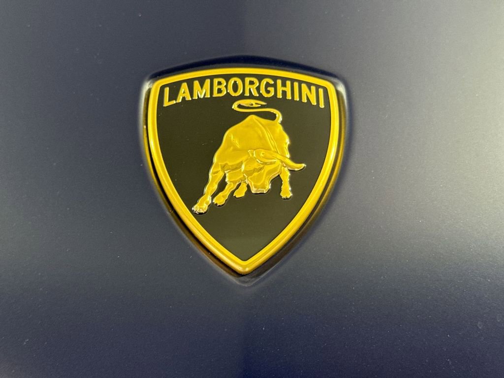Used 2025 Lamborghini Urus SE image 14