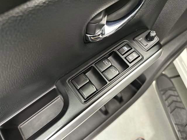 Used 2017 Nissan Titan SV AWD/4WD image 18