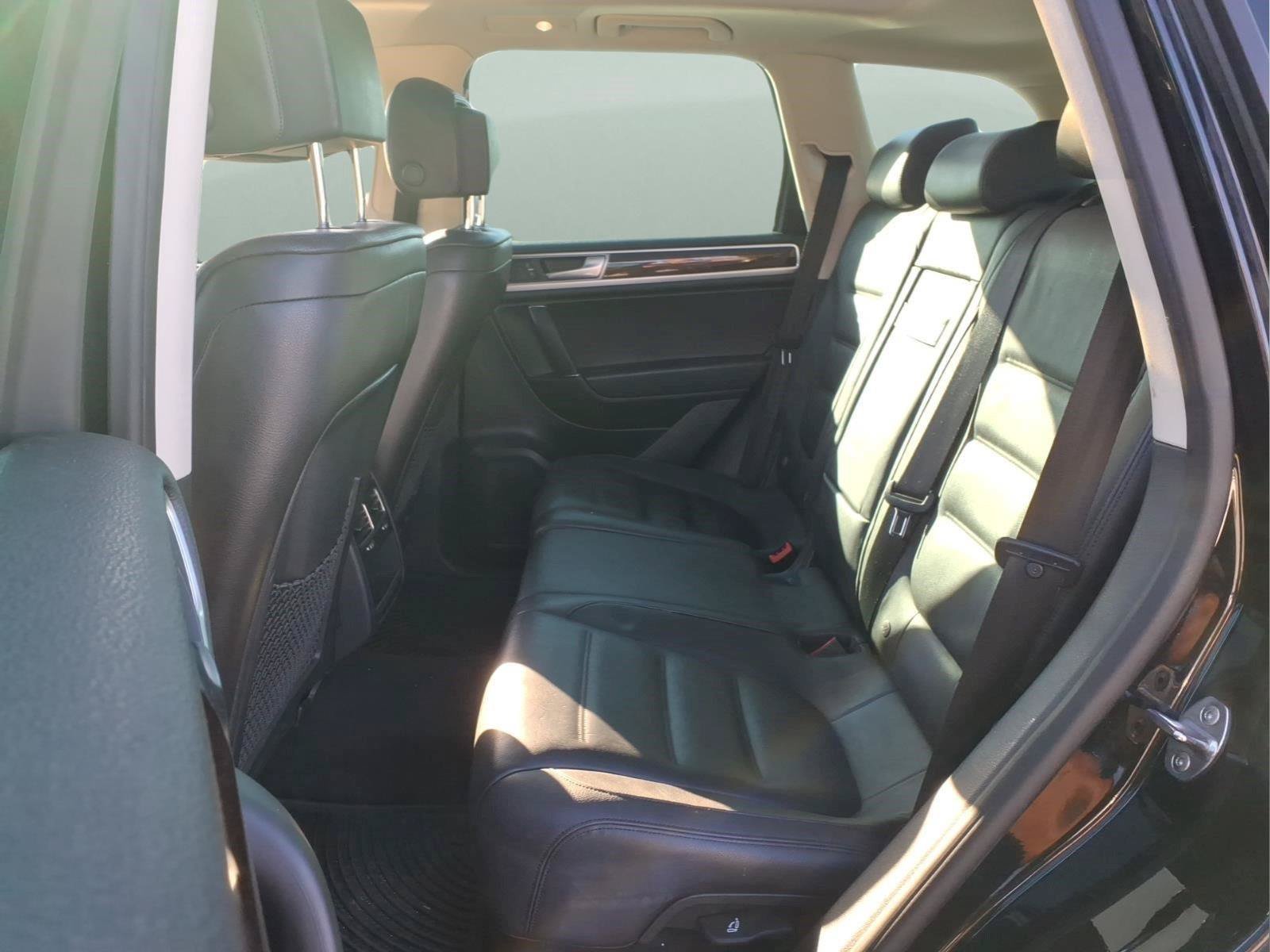 Used 2016 Volkswagen Touareg VR6 AWD/4WD image 17