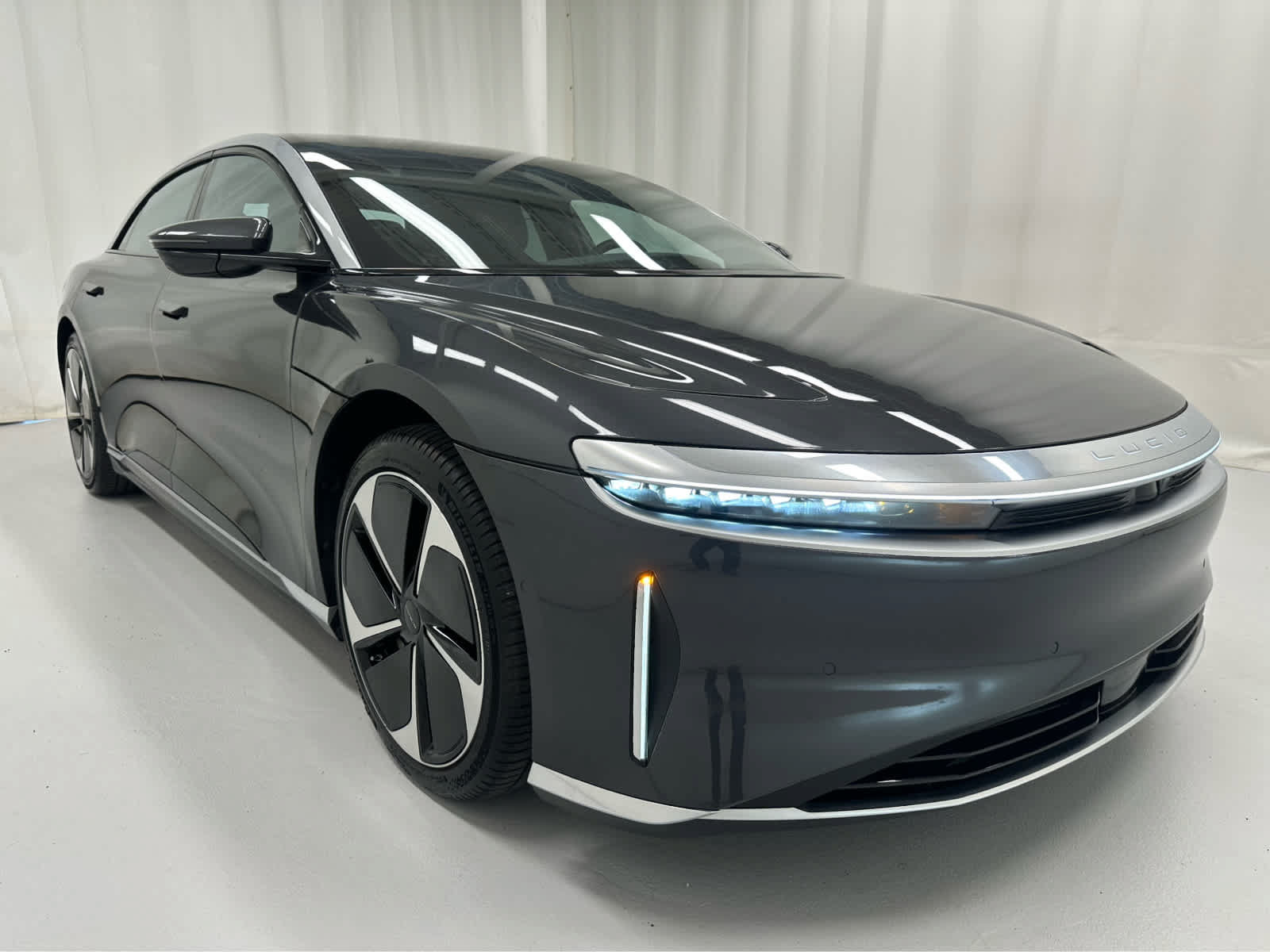 Used 2023 Lucid Air Touring AWD/4WD image 2