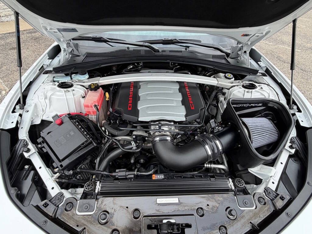 Used 2020 Chevrolet Camaro SS RWD image 9