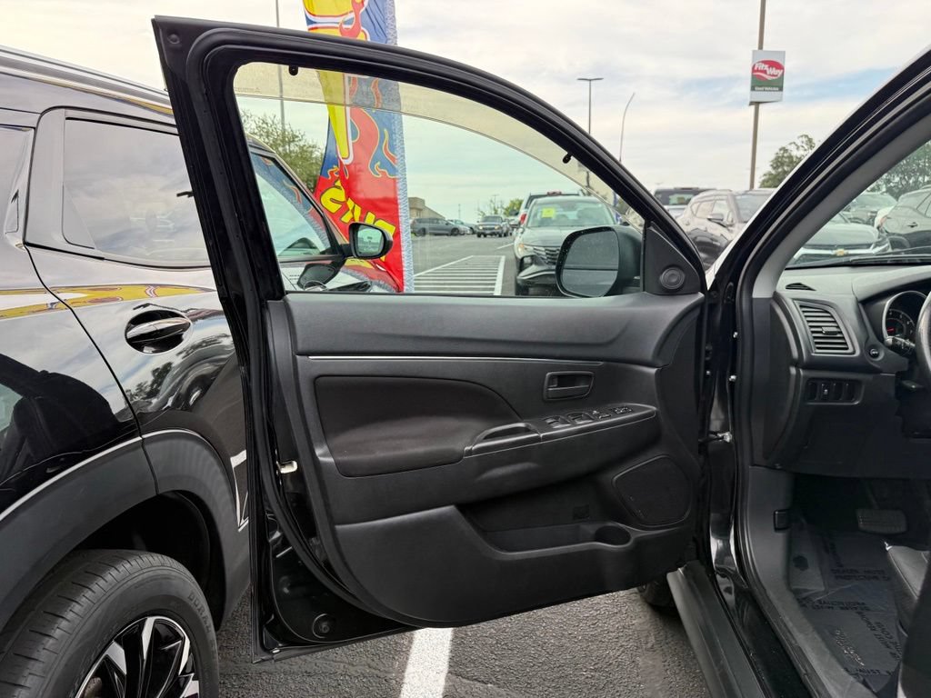 Used 2015 Mitsubishi Outlander Sport ES AWD/4WD image 17