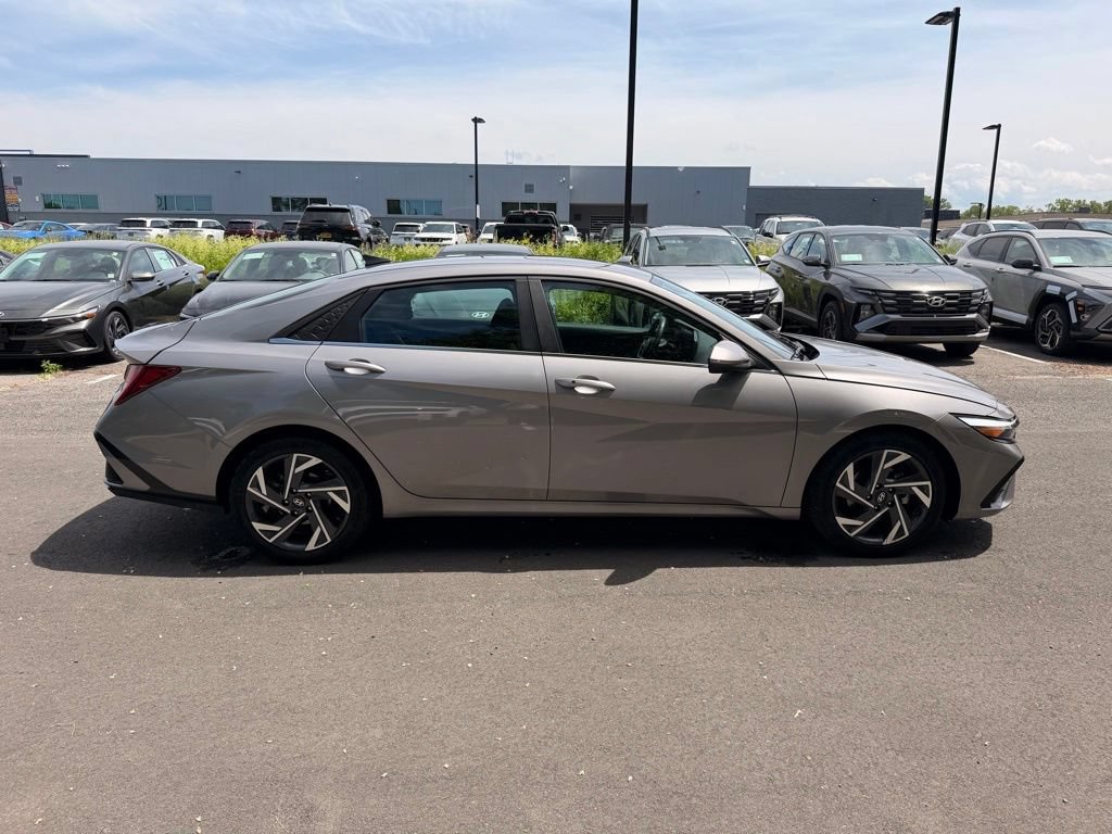 Certified 2025 Hyundai Elantra SEL FWD video 2