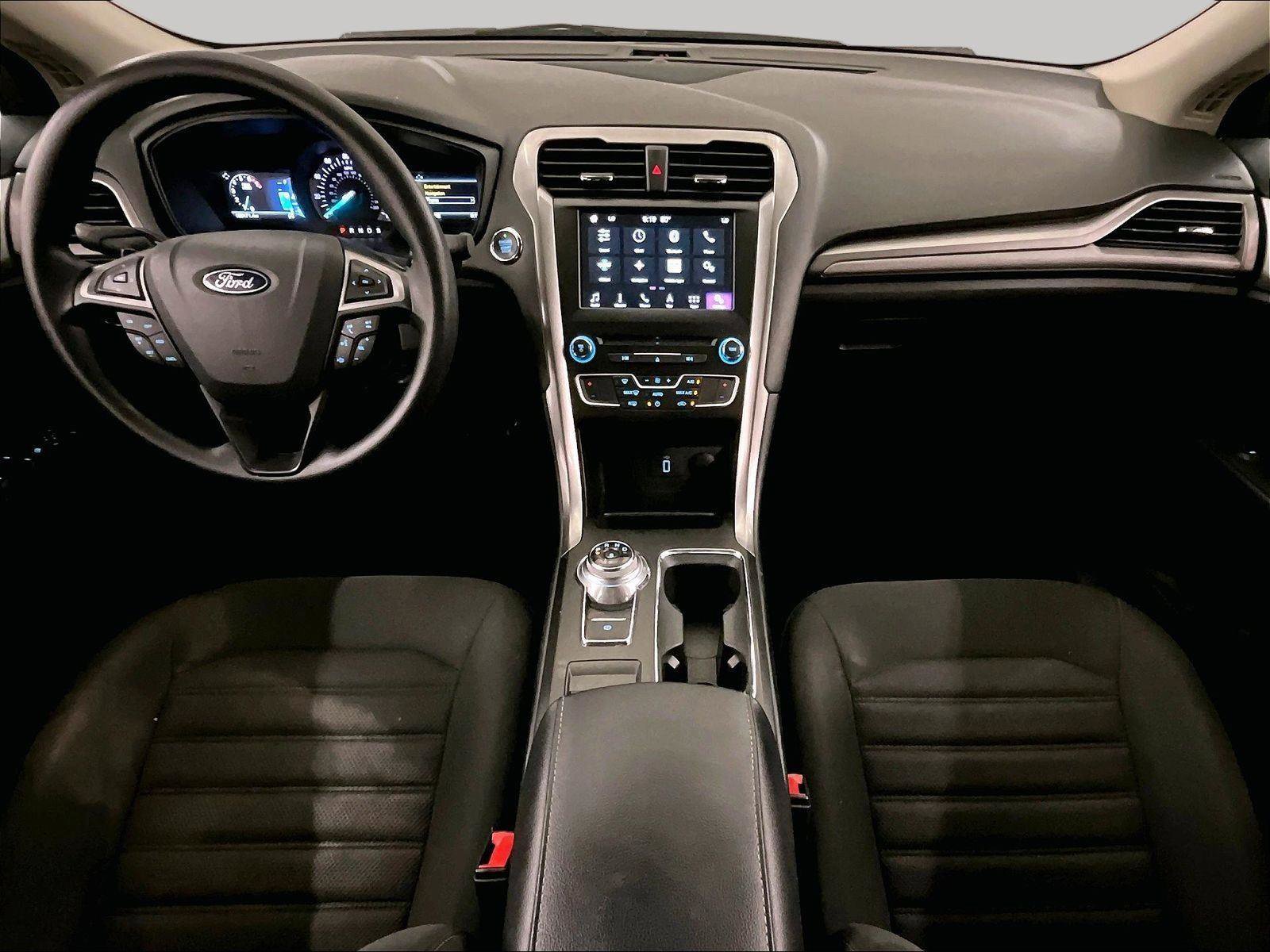 Used 2018 Ford Fusion SE w/ Fusion SE Technology Package image 14