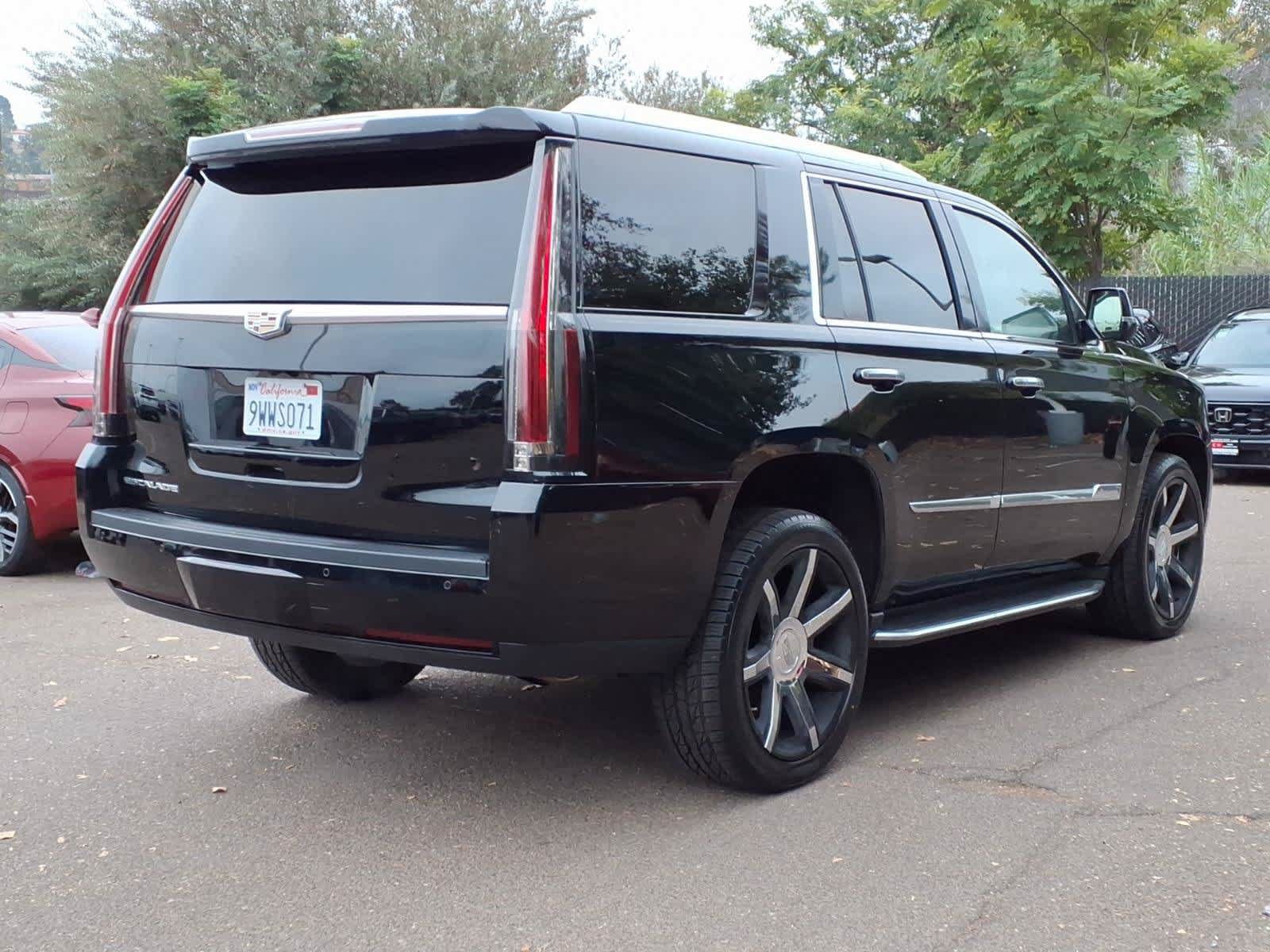 Used 2016 Cadillac Escalade Luxury AWD/4WD image 4