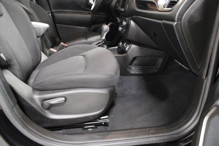 Used 2023 Jeep Renegade Latitude image 21