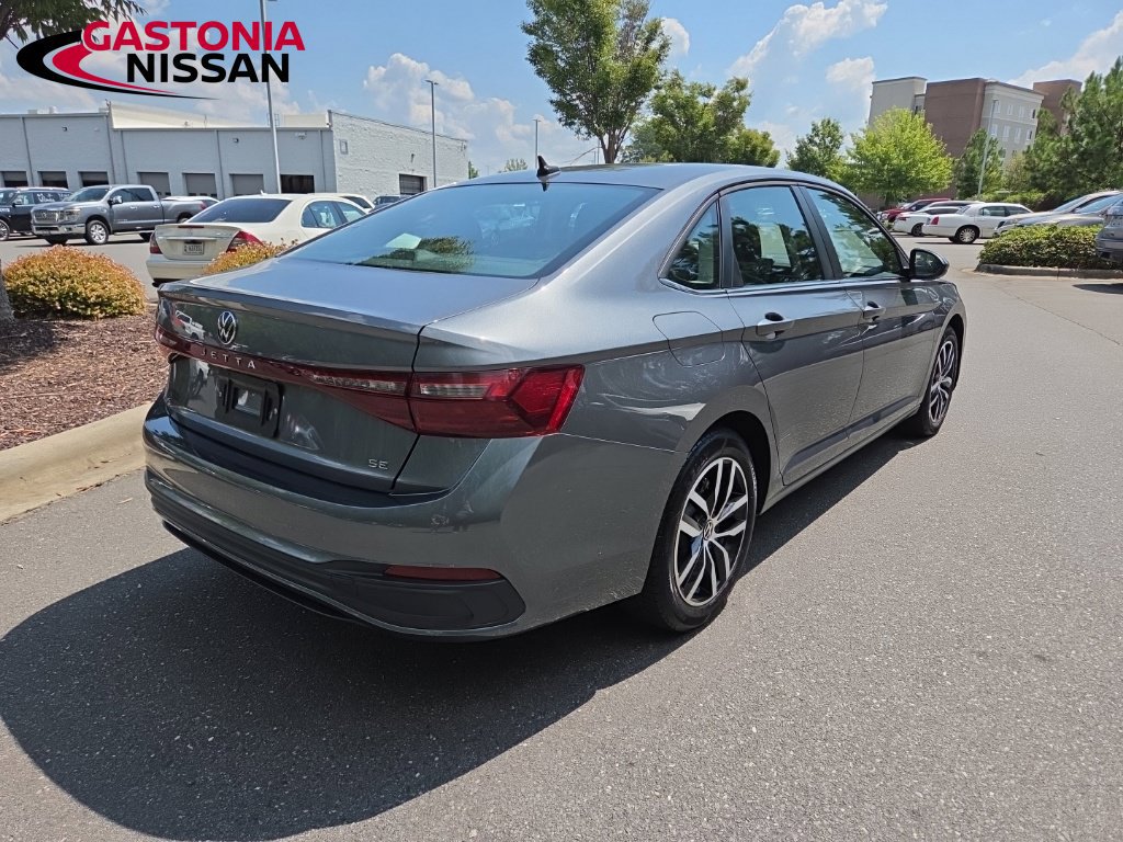 Used 2025 Volkswagen Jetta SE FWD image 9