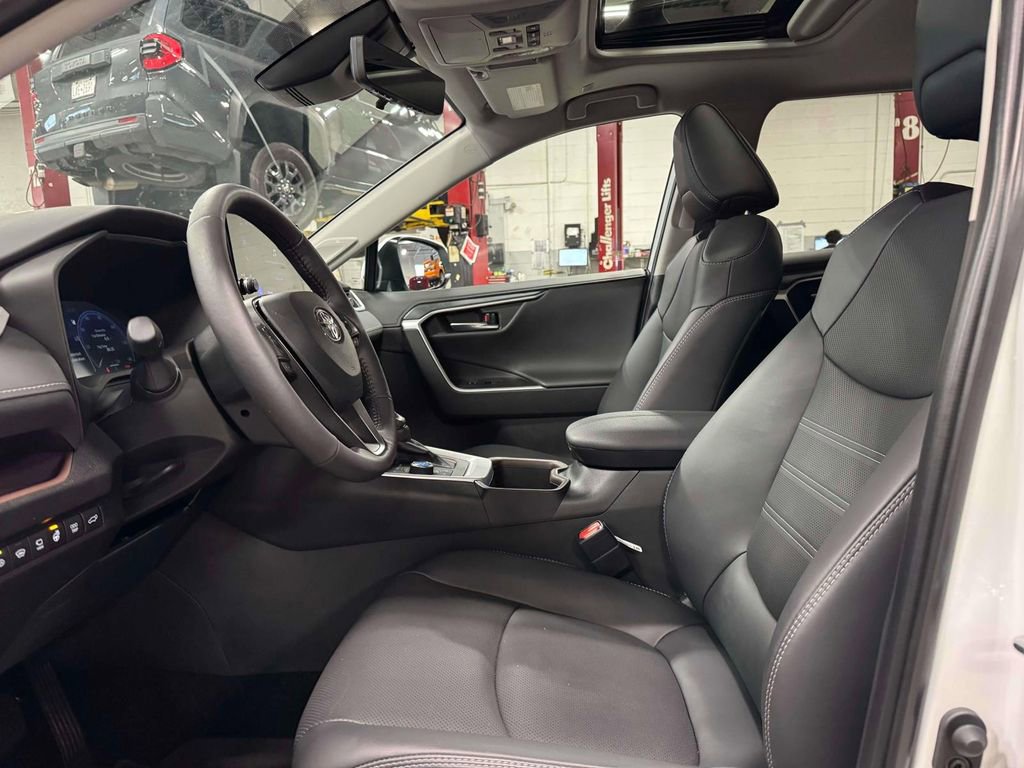 Used 2025 Toyota RAV4 Limited w/ Advanced Technology Package image 13