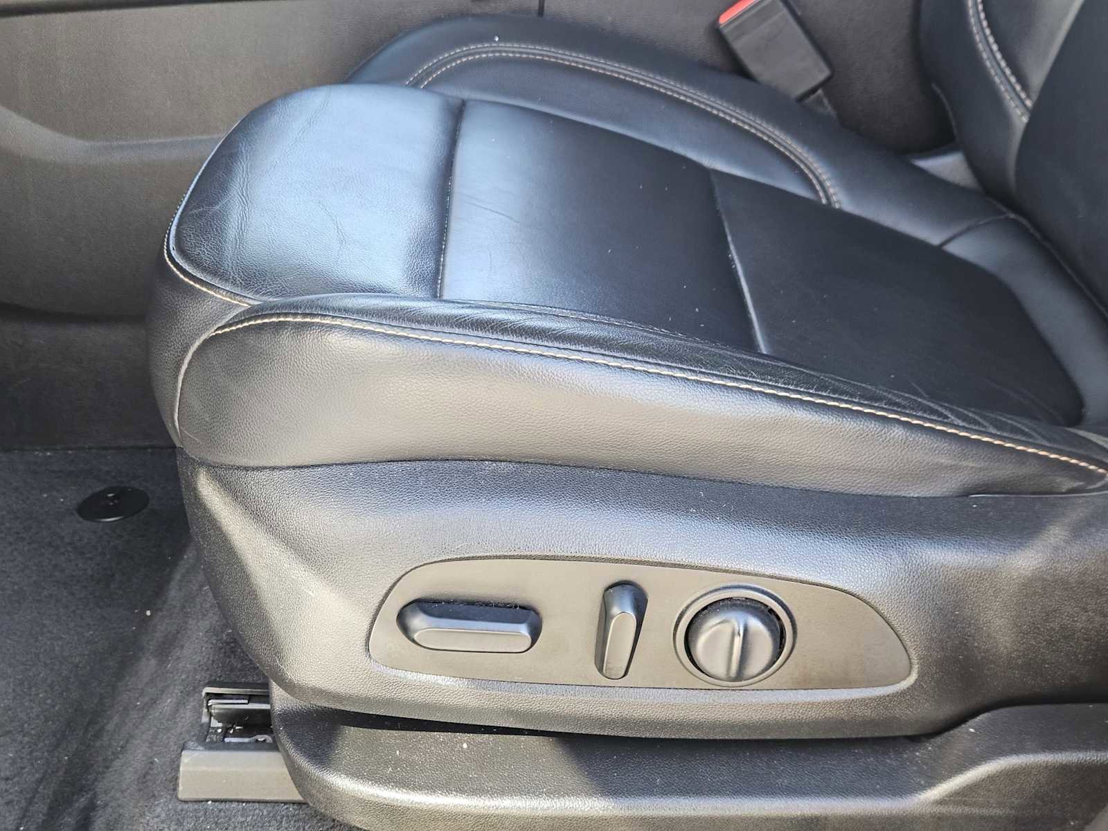 Used 2020 Chevrolet Traverse LT w/ Driver Confidence II Package image 23