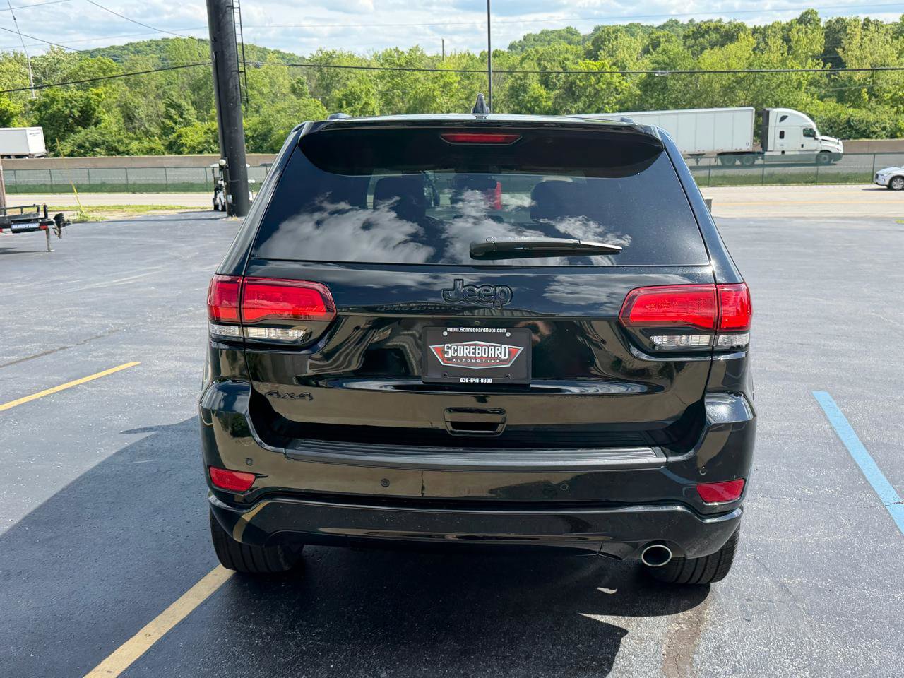 Used 2018 Jeep Grand Cherokee Altitude AWD/4WD image 4