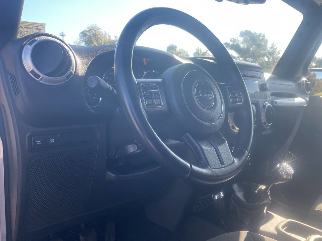 Used 2017 Jeep Wrangler Rubicon w/ Power Convenience Group image 15