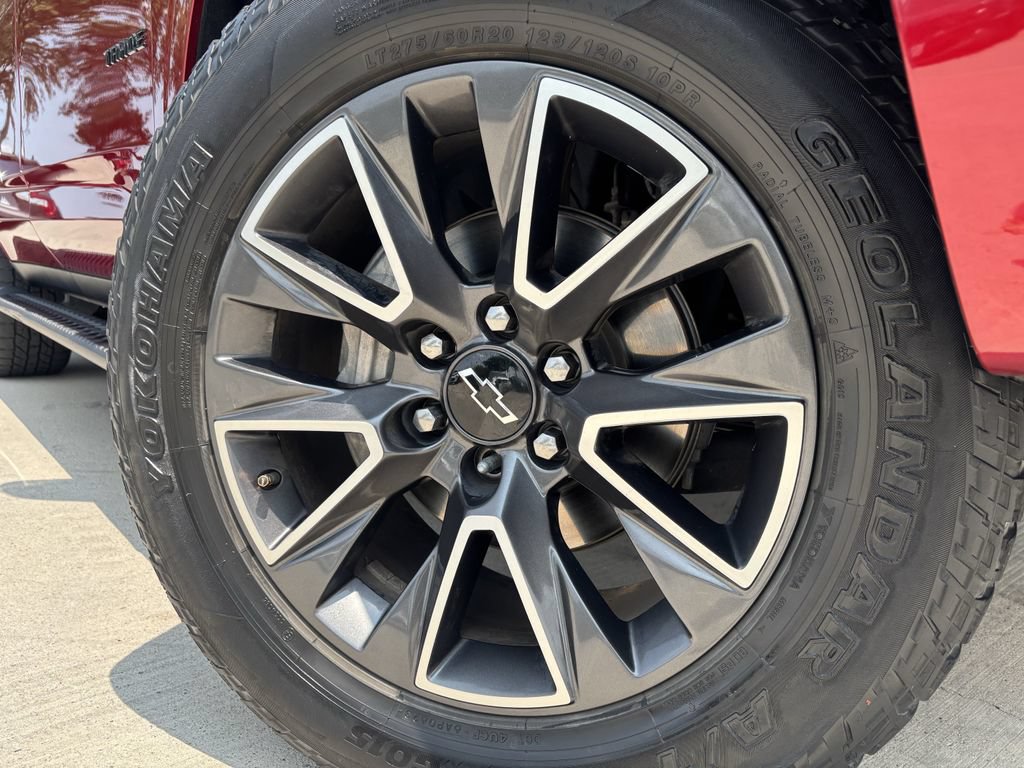 Used 2021 Chevrolet Tahoe Z71 w/ Luxury Package AWD/4WD image 7
