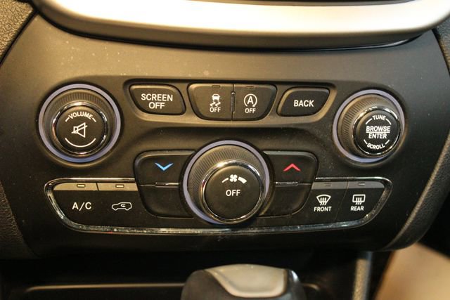 Used 2016 Jeep Cherokee Trailhawk w/ Cold Weather Group image 23