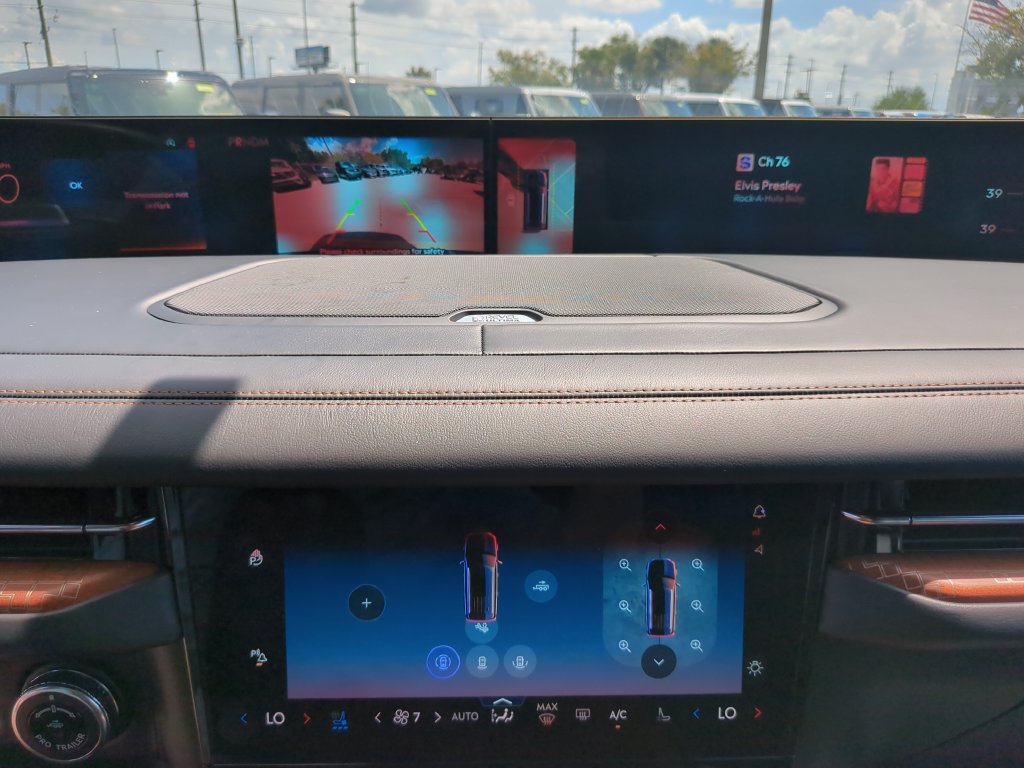 Used 2025 Lincoln Navigator Black Label AWD/4WD image 28